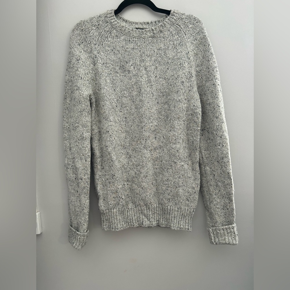 Banana Republic men’s wool and silk blend chunky knit speckled grey sweater